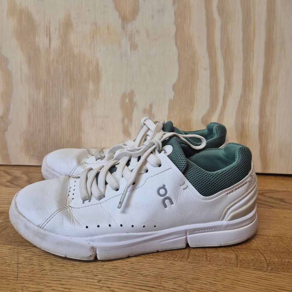 On The Roger Advantage Womens 7 White Green CloudTec Sneakers 48.98514